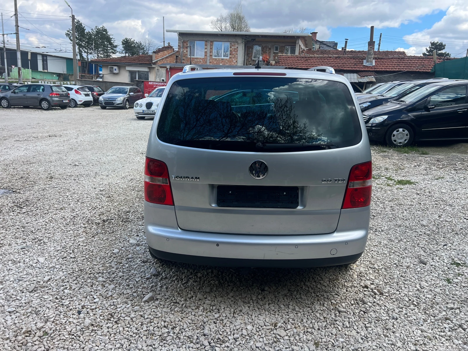 VW Touran 2, 0tdi Highline Автоматик, снимка 4 - Автомобили и джипове - 54147615