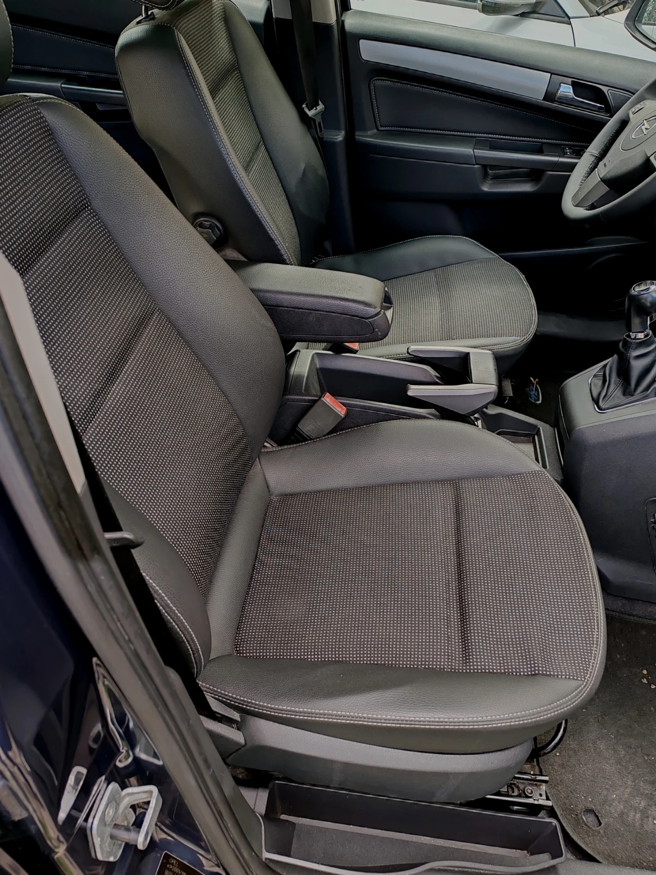 Opel Zafira, снимка 13 - Автомобили и джипове - 54297032