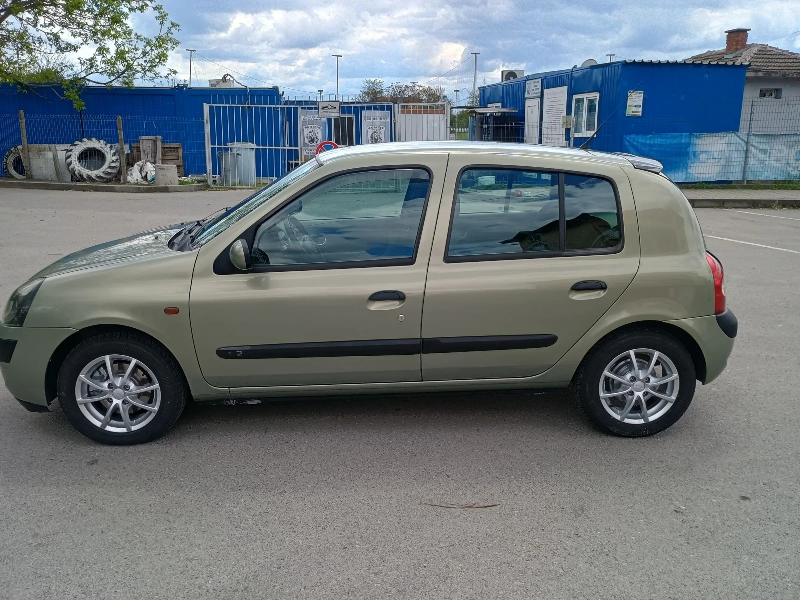 Renault Clio 2, снимка 3 - Автомобили и джипове - 54390877