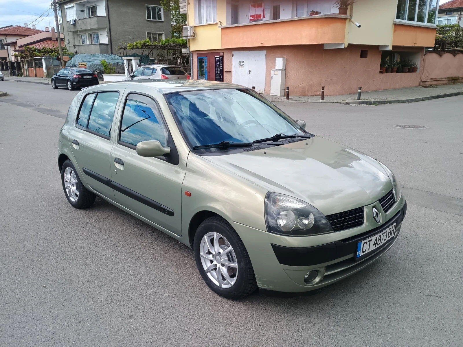 Renault Clio 2, снимка 5 - Автомобили и джипове - 54390877