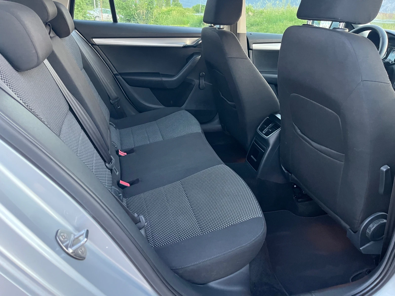 Skoda Octavia 1.6TDI-DSG-FEIS, снимка 7 - Автомобили и джипове - 54695019