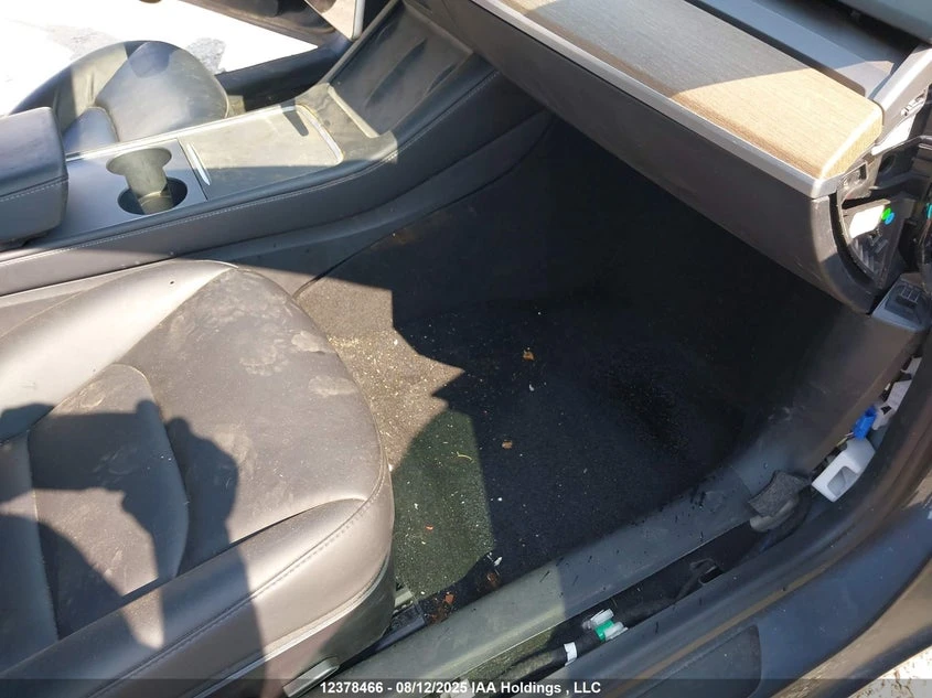Tesla Model 3 Facelift LFP Термопомпа, снимка 14 - Автомобили и джипове - 55005422