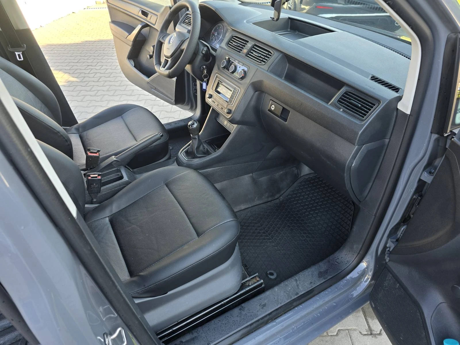 VW Caddy 2.0TDI 4Motion, снимка 10 - Автомобили и джипове - 55124369