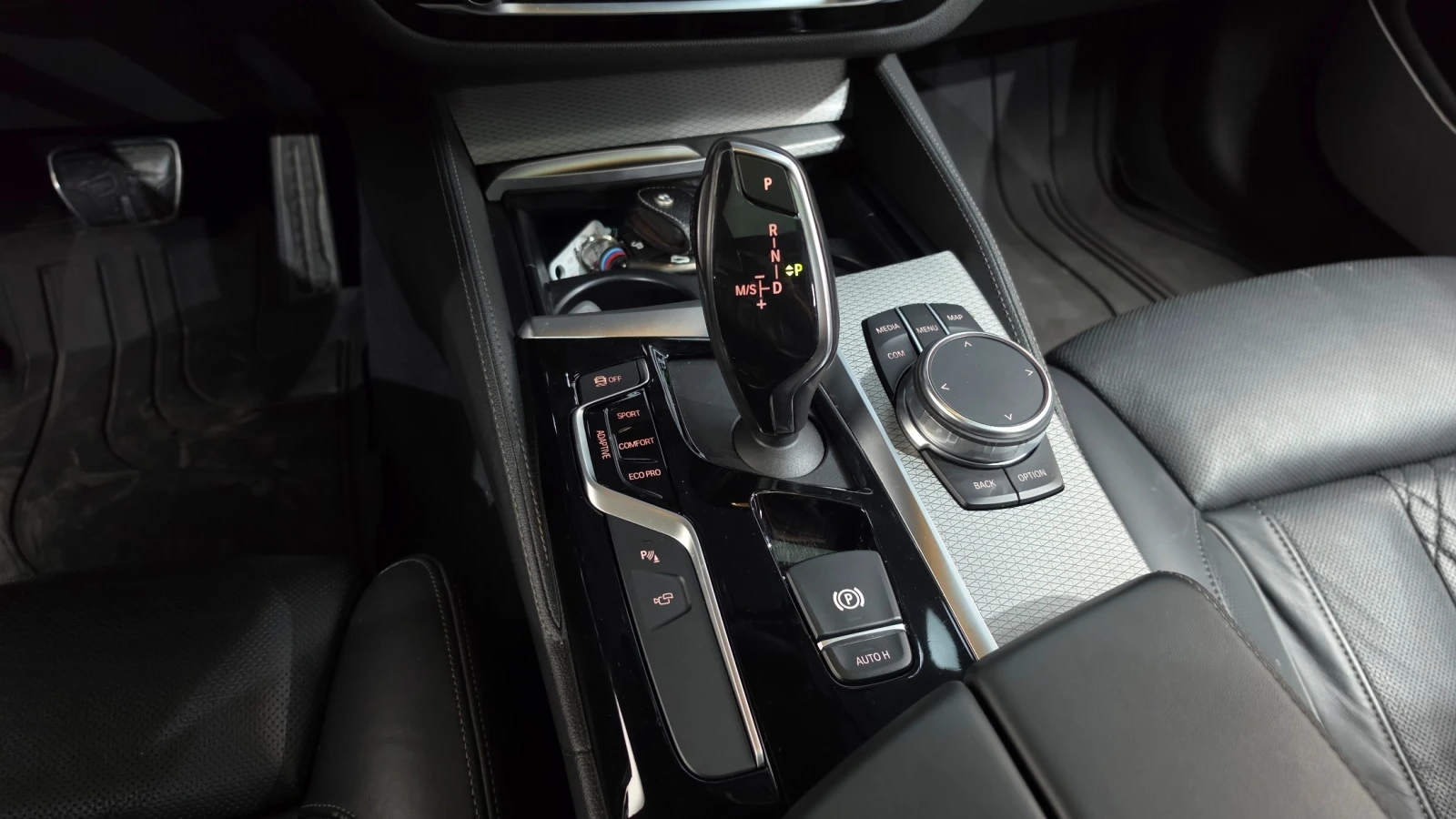 BMW 550 M Sport* HeadUP* Navi* Camera, снимка 13 - Автомобили и джипове - 55244925
