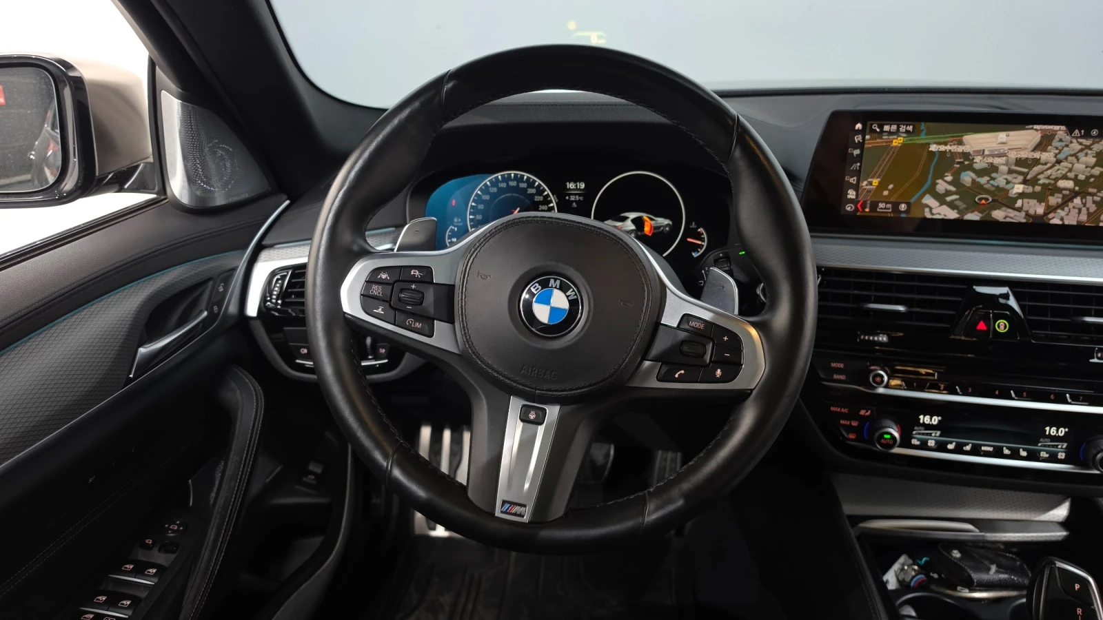 BMW 550 M Sport* HeadUP* Navi* Camera, снимка 9 - Автомобили и джипове - 55244925
