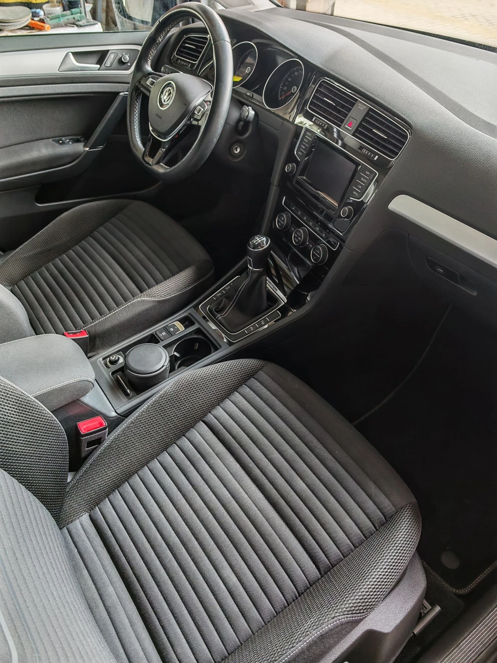 VW Golf 2.0TDI 150ps  4-MOTION 4X4  DISTRONIC  УНИКАТ, снимка 13 - Автомобили и джипове - 55331445