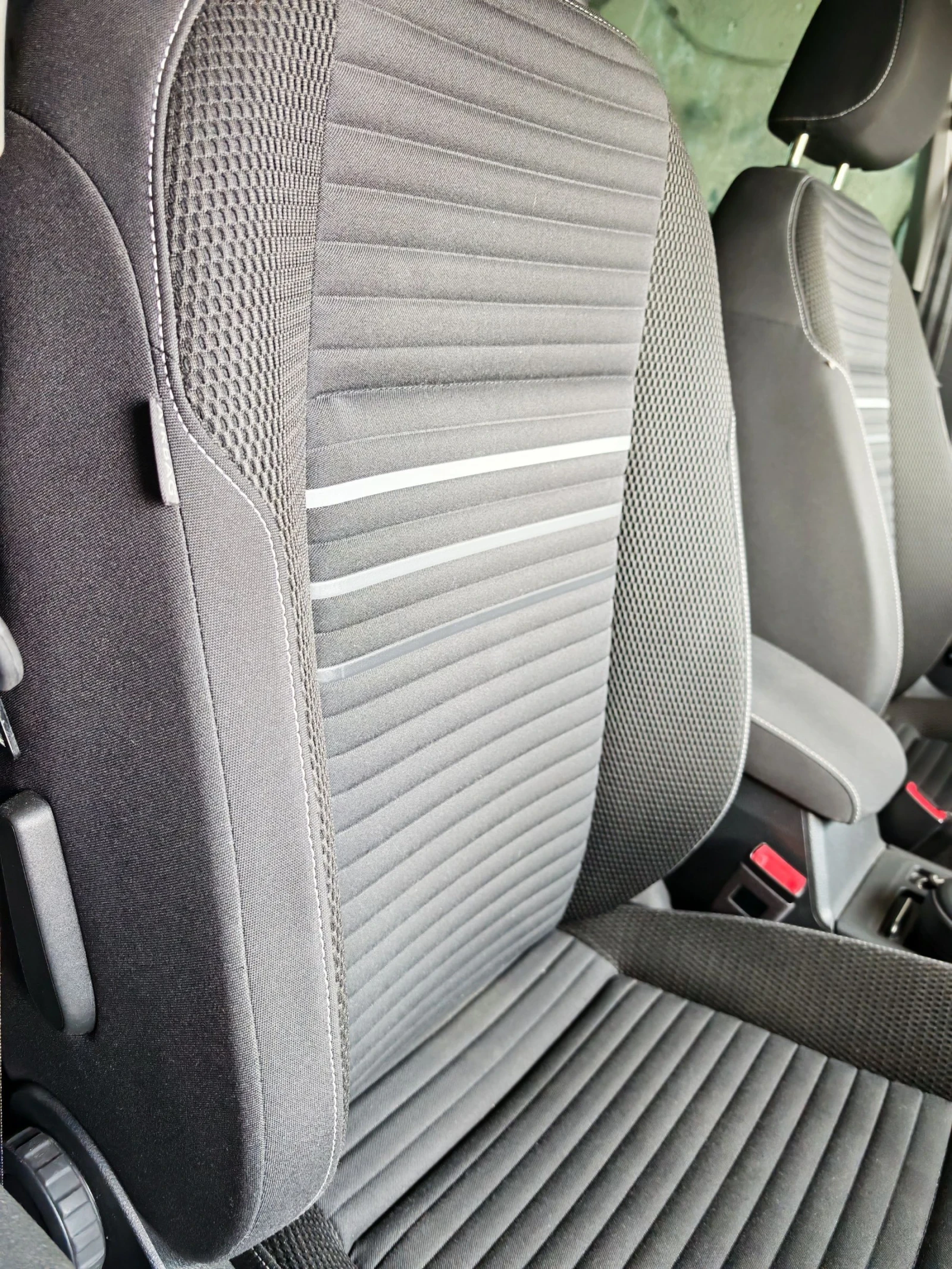 VW Golf 2.0TDI 150ps  4-MOTION 4X4  DISTRONIC  УНИКАТ, снимка 11 - Автомобили и джипове - 55331445