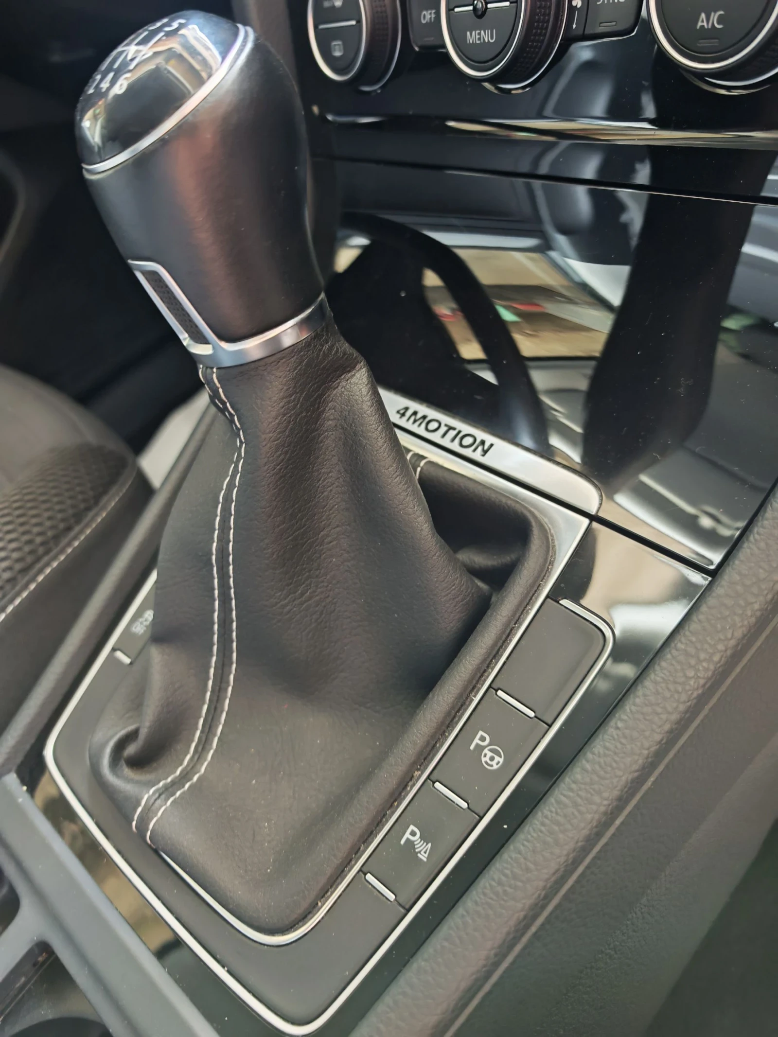 VW Golf 2.0TDI 150ps  4-MOTION 4X4  DISTRONIC  УНИКАТ, снимка 14 - Автомобили и джипове - 55331445