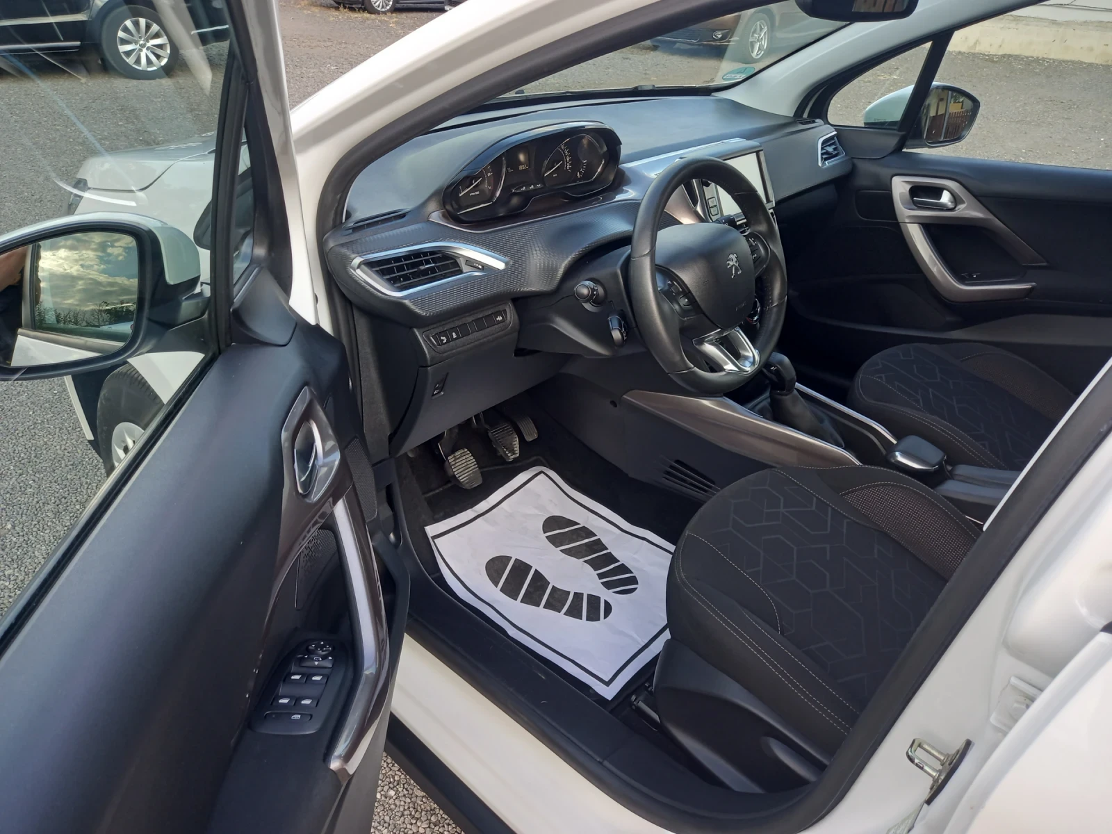 Peugeot 2008 1.6i   60000��. | Mobile.bg � ����������� 13