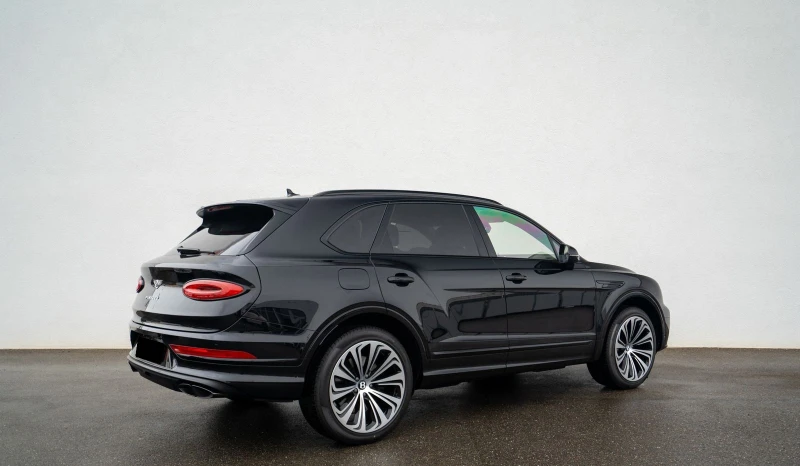 Bentley Bentayga S V8 = Blackline Specifications= Гаранция, снимка 3 - Автомобили и джипове - 48897100