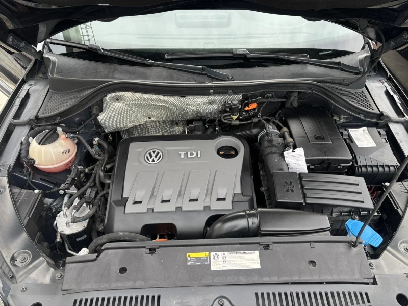 VW Tiguan 2.0TDI XENON, снимка 17 - Автомобили и джипове - 49939728