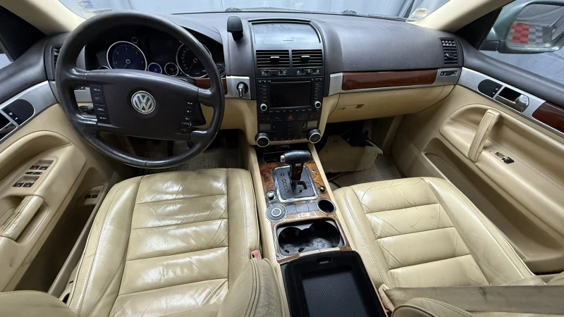 VW Touareg, снимка 2 - Автомобили и джипове - 51930164