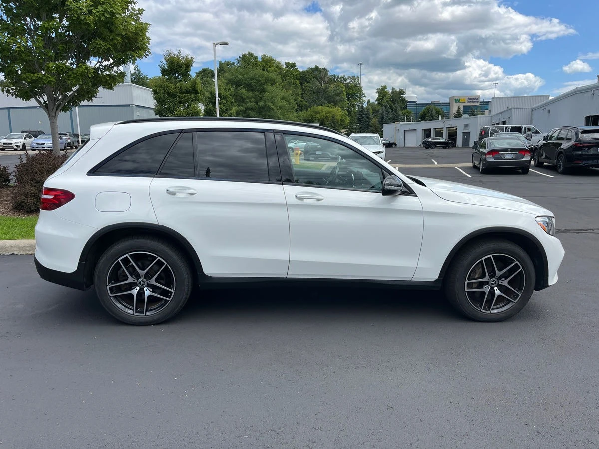 Mercedes-Benz GLC 300 * ЦЕНА ДО БЪЛГАРИЯ* (CARFAX) - изображение 3