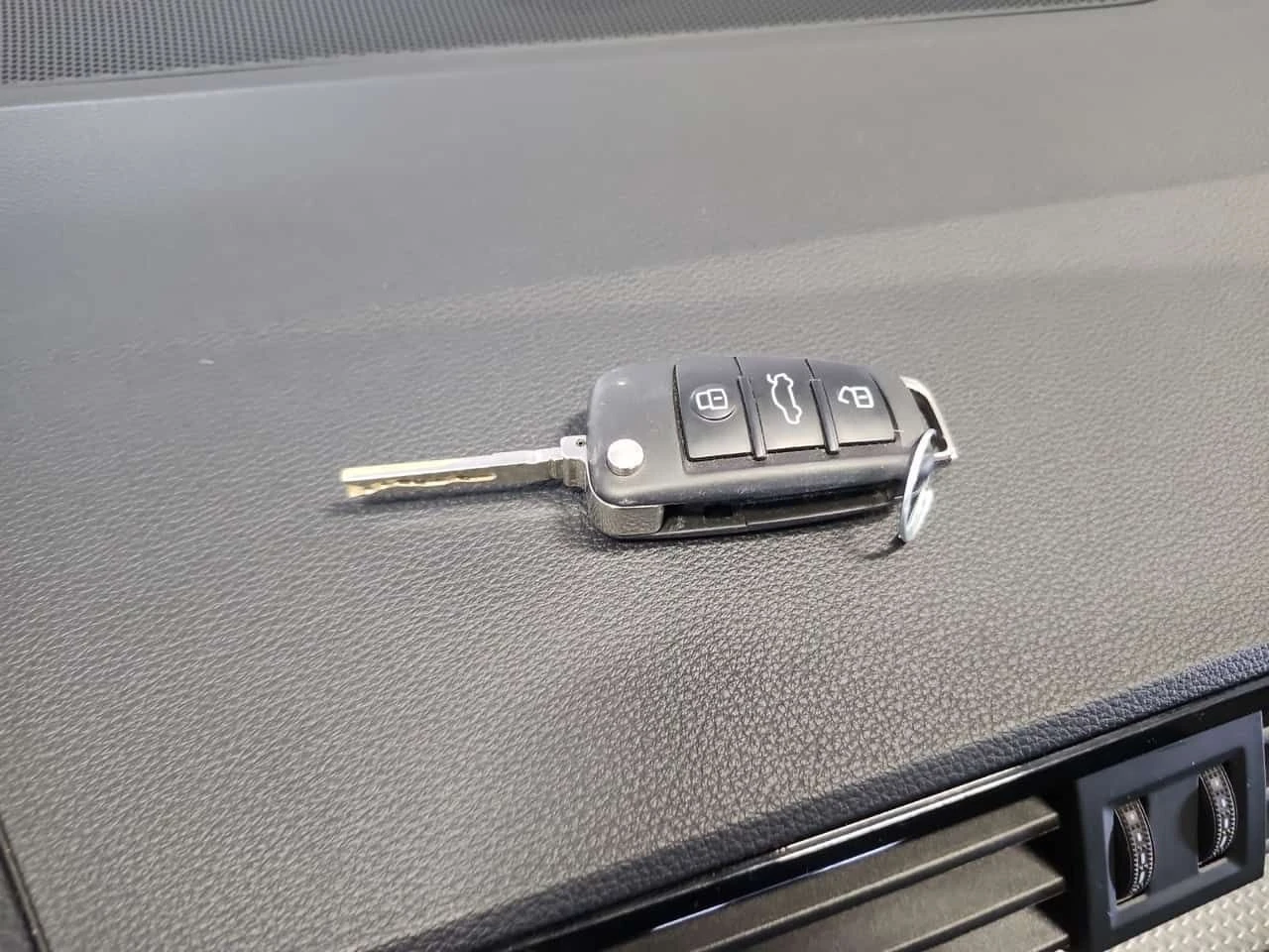 Audi Q3 * PROGRESSIV * CARFAX * �������� * ������ ����� | Mobile.bg � ����������� 8