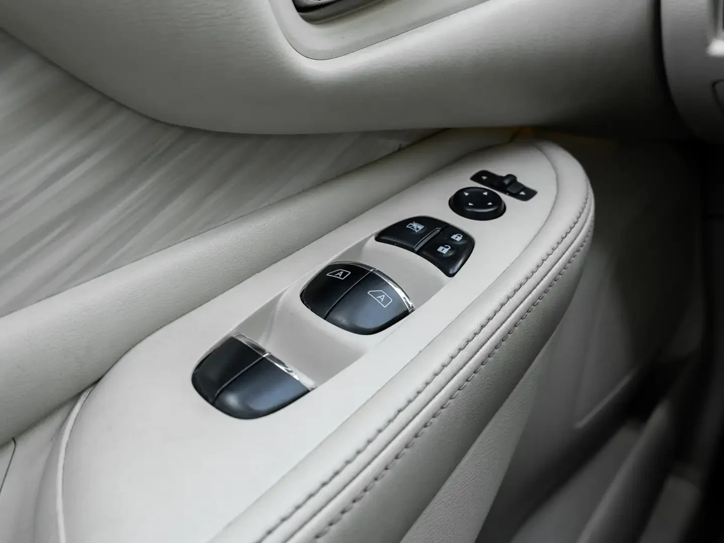 Nissan Murano SL AWD combines premium comfort, снимка 15 - Автомобили и джипове - 54881767