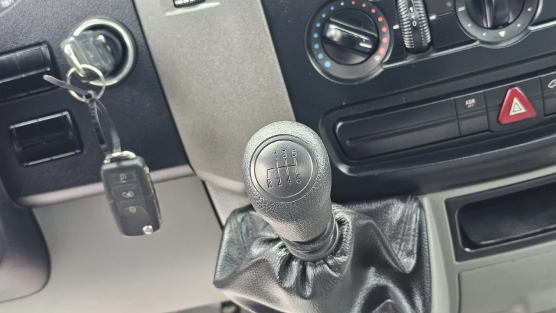 VW Crafter 2.5TDi 6SP CH-ИСТОРИЯ-ТРИСТРАНЕН-ТОП СЪСТ-ЛИЗИЗНГ, снимка 11 - Бусове и автобуси - 53326929