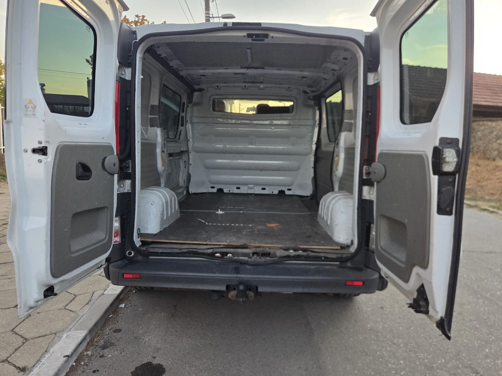 Opel Vivaro 2.0TDI 116 КС. КЛИМА , снимка 11 - Бусове и автобуси - 56364017