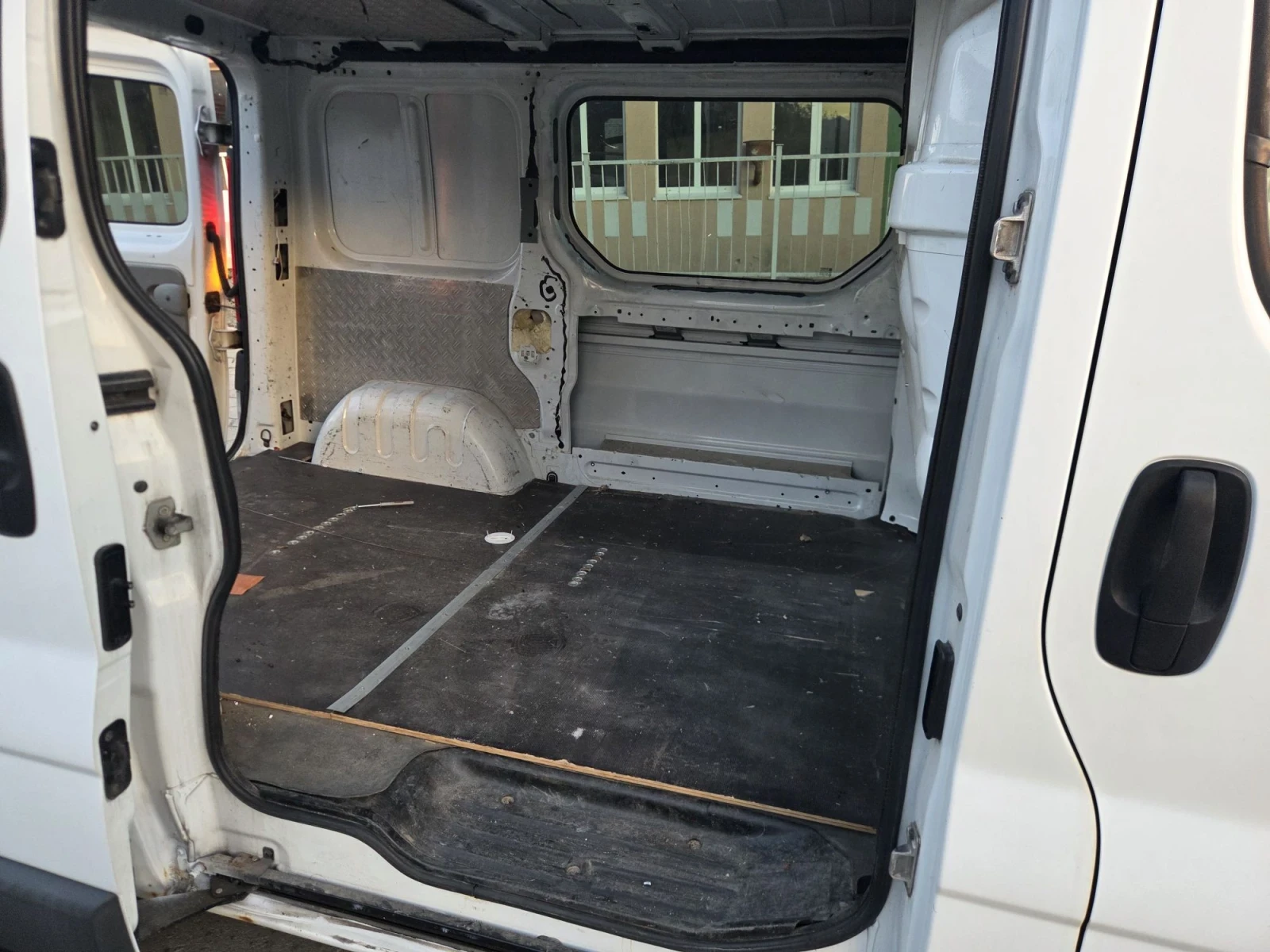 Opel Vivaro 2.0TDI 116 КС. КЛИМА , снимка 12 - Бусове и автобуси - 56364017