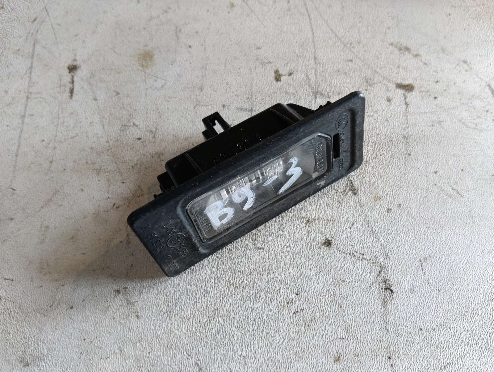 плафон регистрационен номер 4G0943021 Audi A4