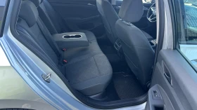 VW Golf 2.0 TDI Първи собственик от България в гаранция!, снимка 11