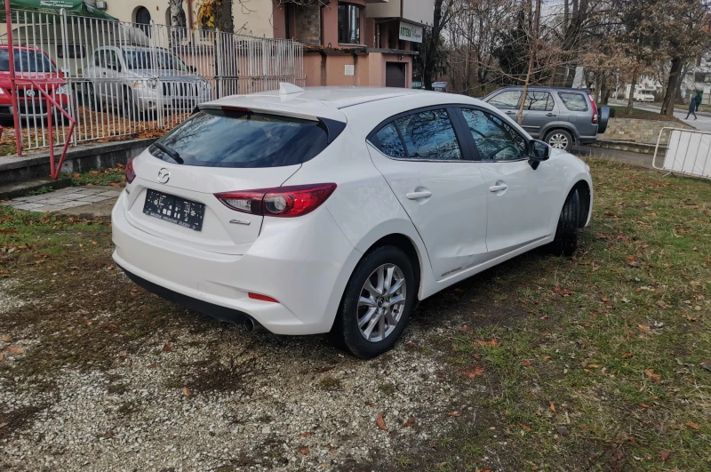 Mazda 3 1.5L SKYACTIV, снимка 2 - Автомобили и джипове - 48307814