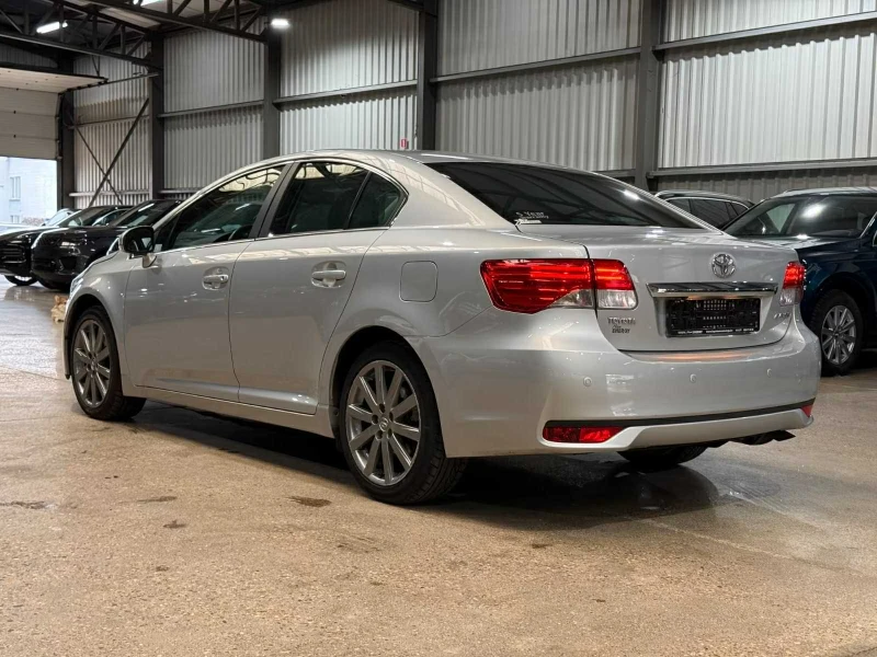 Toyota Avensis 1.8 Executive Touring, снимка 3 - Автомобили и джипове - 52358761