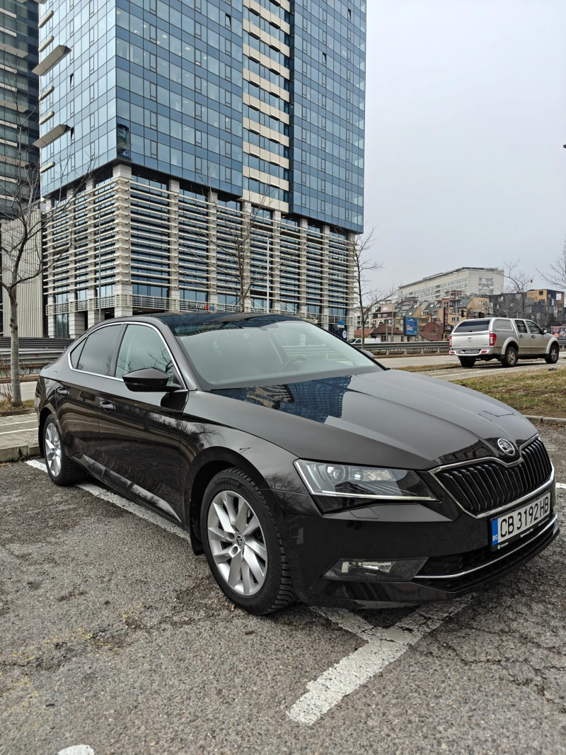 Skoda Superb 2.0 TDI 4x4 DSG Edition Digital Cockpit, снимка 2 - Автомобили и джипове - 53259491