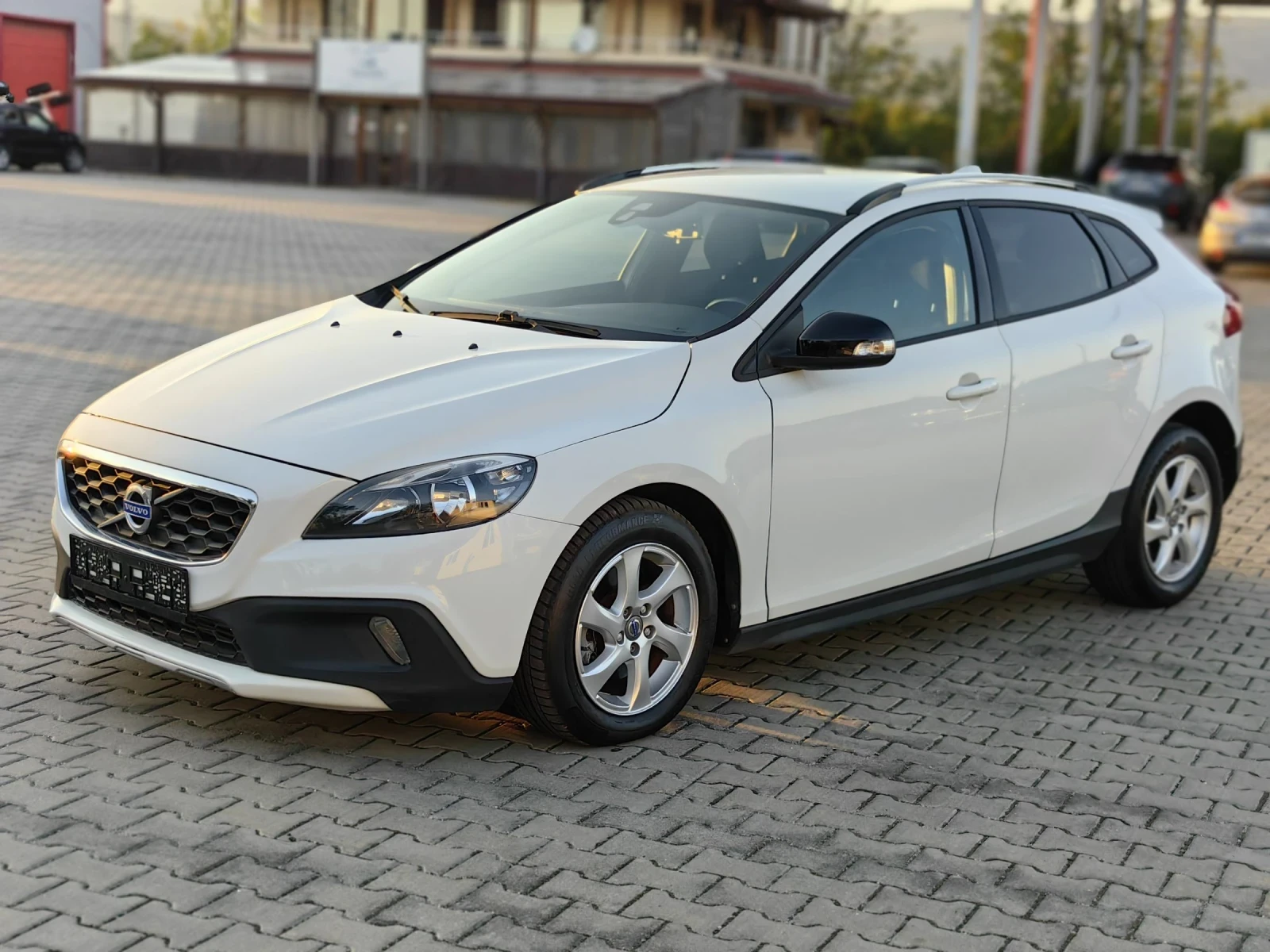 Volvo V40 Cross Country Автоматик 120 000км - изображение 2