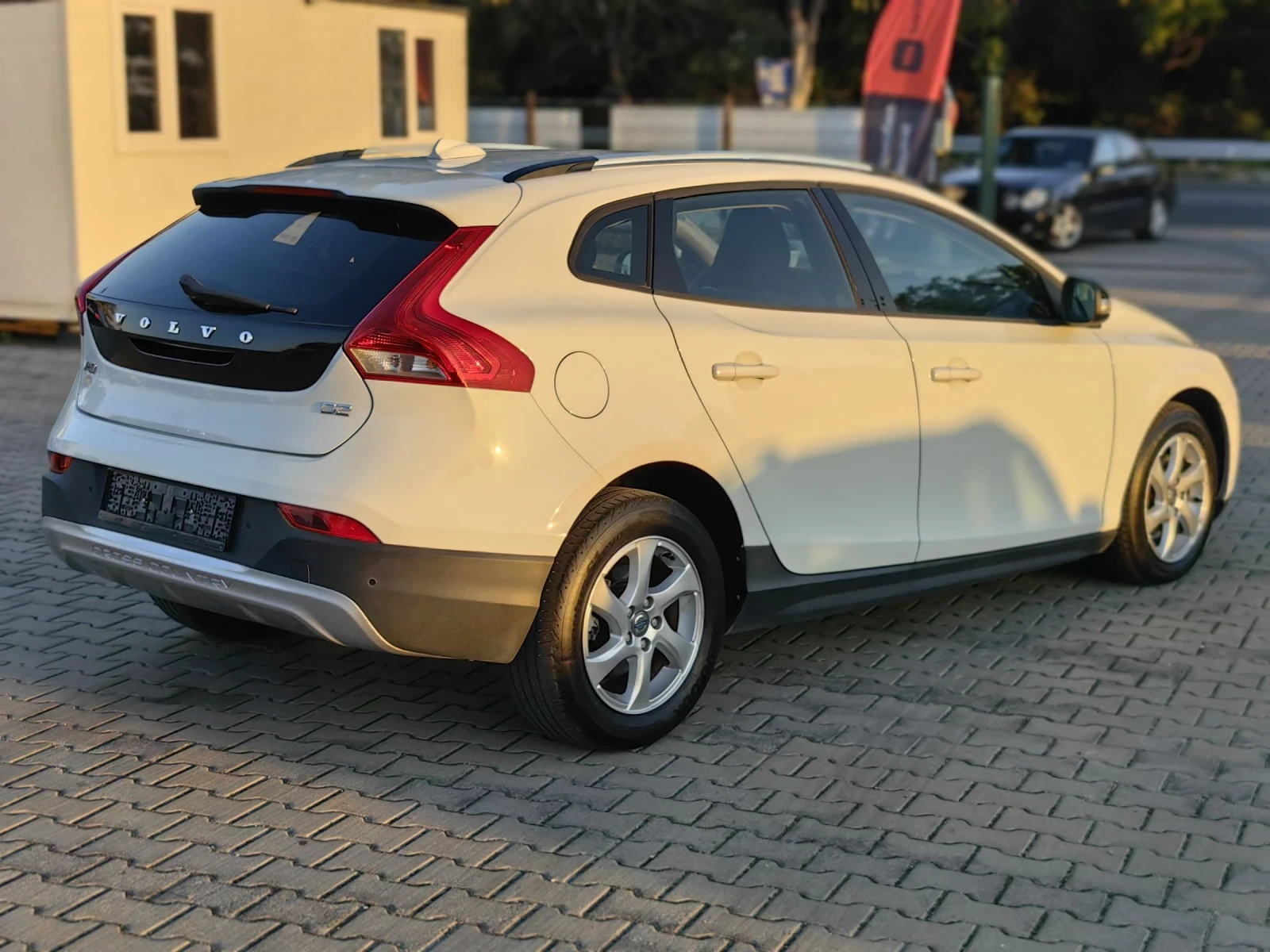 Volvo V40 Cross Country Автоматик 120 000км - изображение 6