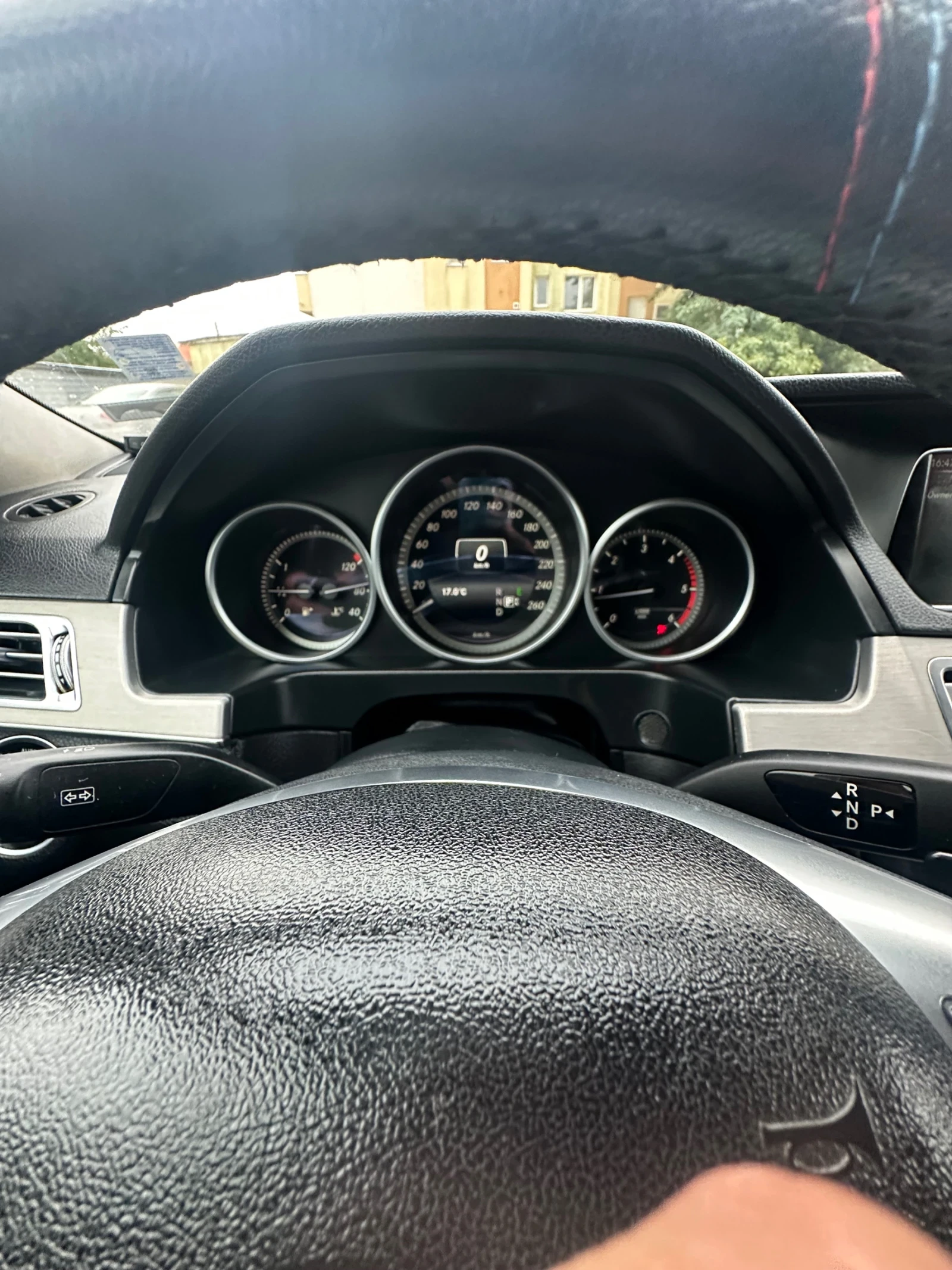 Mercedes-Benz E 200  - изображение 9