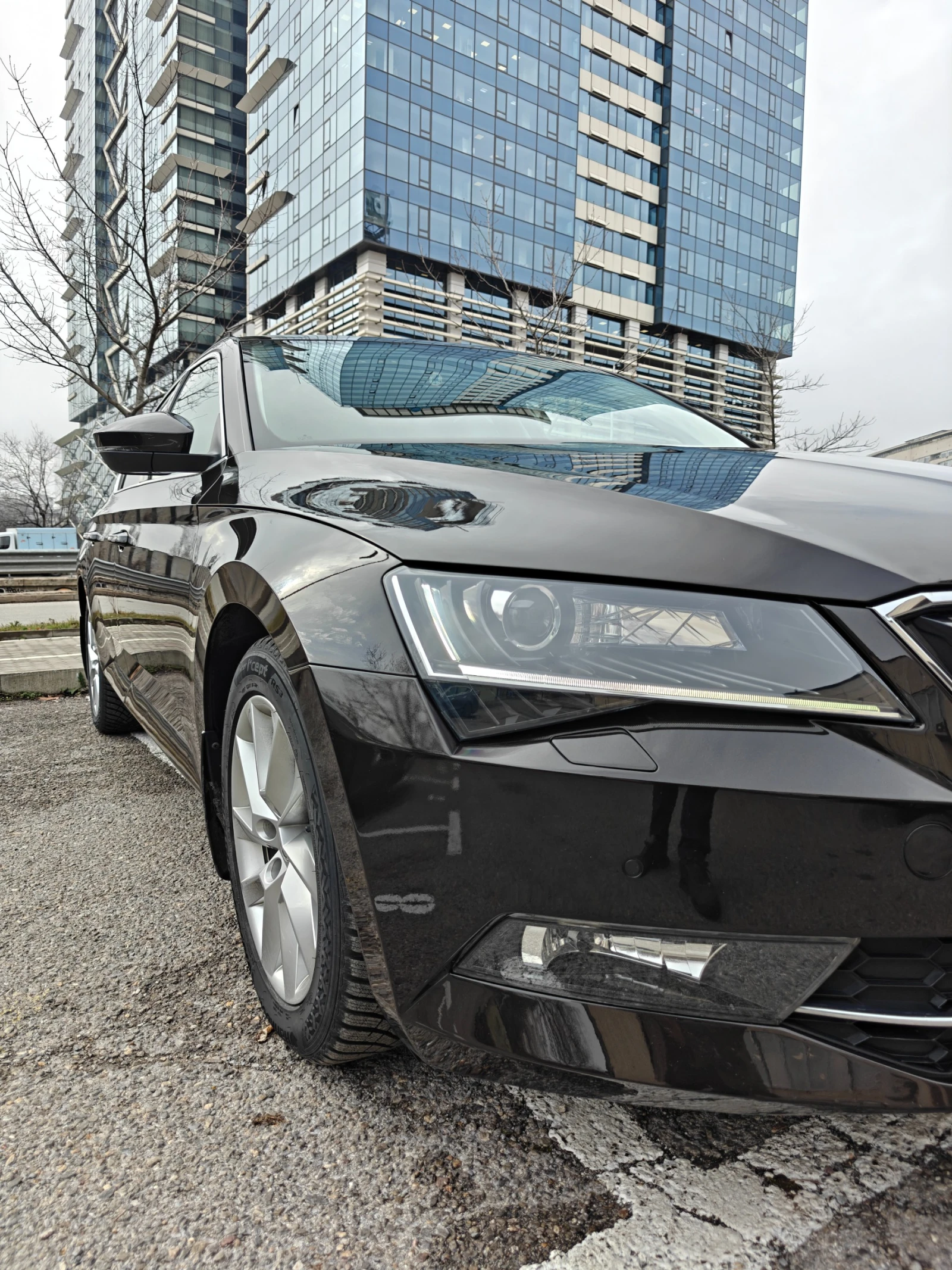 Skoda Superb 2.0 TDI 4x4 DSG Edition Digital Cockpit - изображение 7