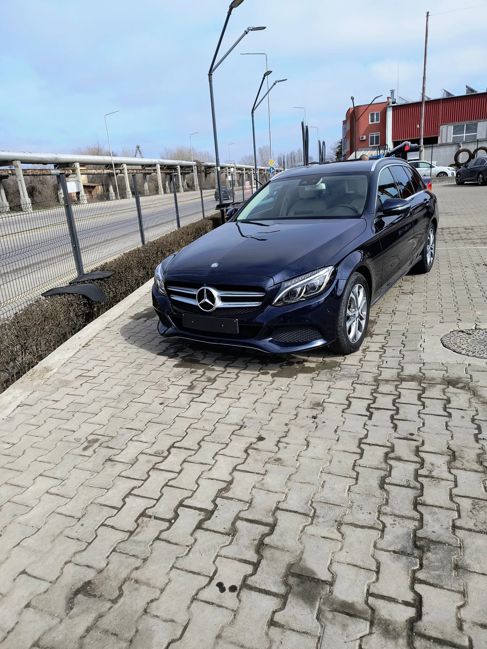 Mercedes-Benz C 350 Премиум Изпълнение Full Led, снимка 2 - Автомобили и джипове - 53980386
