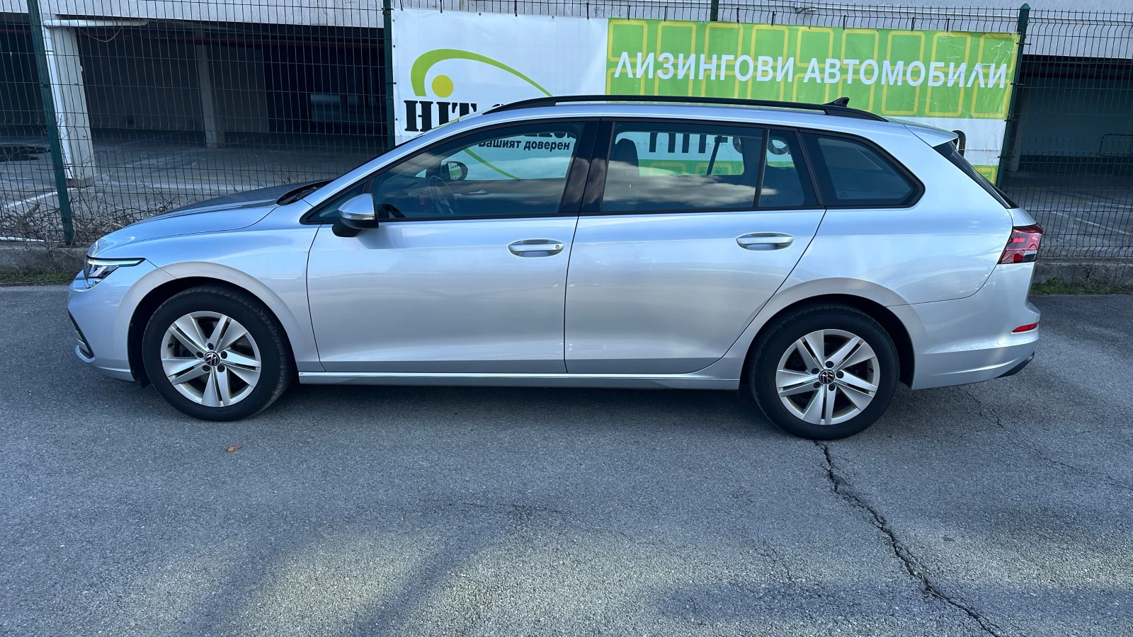 VW Golf 2.0 TDI Първи собственик от България в гаранция! - изображение 4