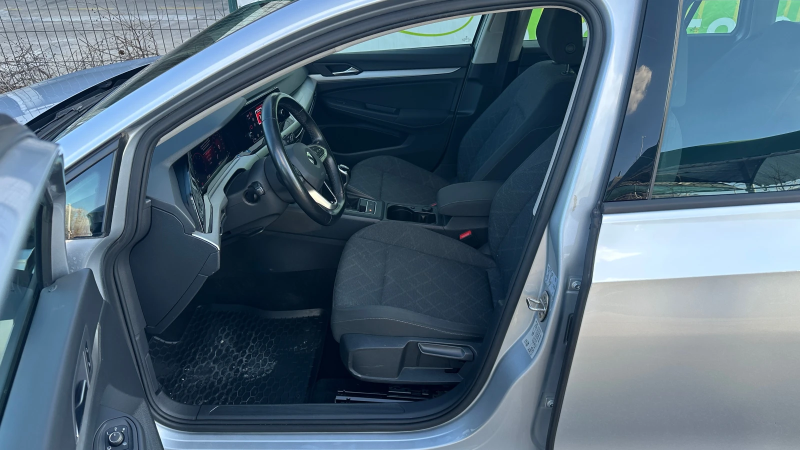 VW Golf 2.0 TDI Първи собственик от България в гаранция! - изображение 8