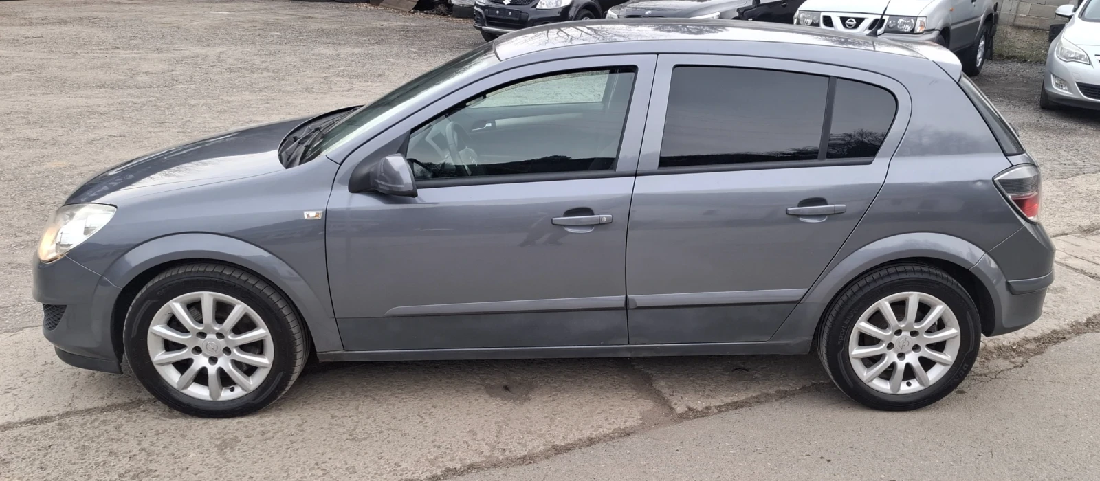 Opel Astra 1.9 cdti, снимка 11 - Автомобили и джипове - 53688045