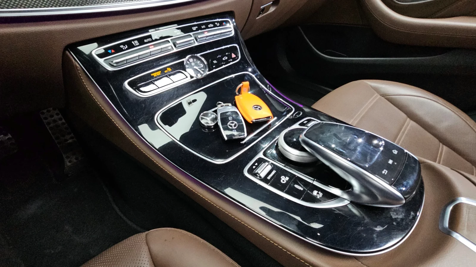 Mercedes-Benz E 53 AMG BURMESTER / DISTRONIC / AIRMATIC / ОБДУХ / 360, снимка 14 - Автомобили и джипове - 54151828