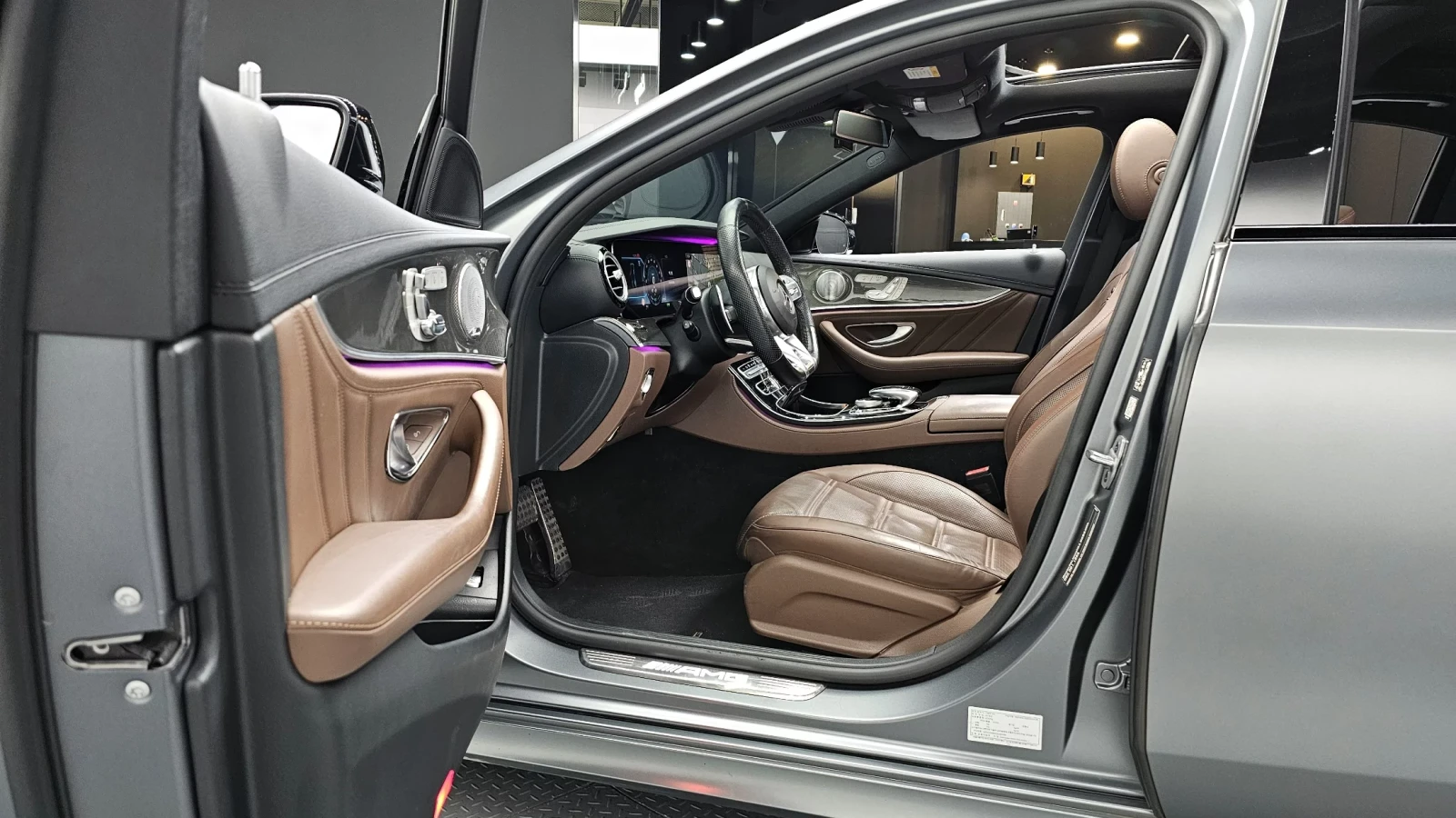 Mercedes-Benz E 53 AMG BURMESTER / DISTRONIC / AIRMATIC / ОБДУХ / 360, снимка 7 - Автомобили и джипове - 54151828