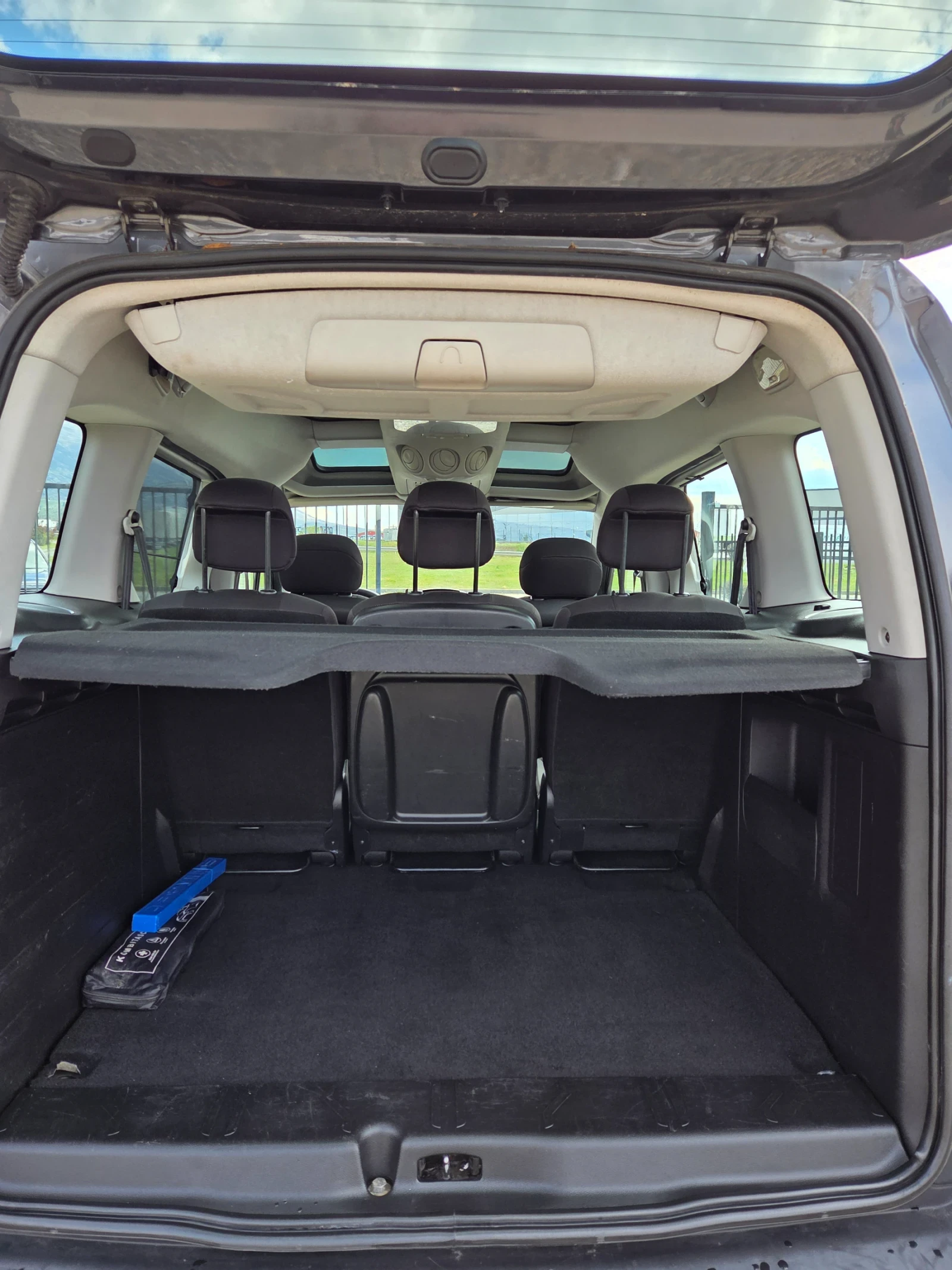 Peugeot Partner 1.6HDI, снимка 12 - Автомобили и джипове - 54156113