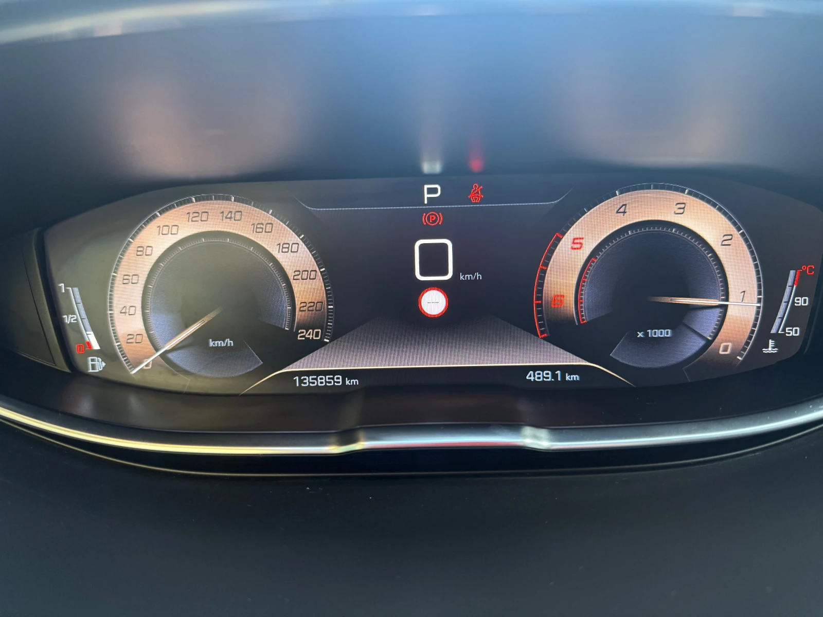 Peugeot 5008 EAT8 GT   Топ състояние, Обслужен!, снимка 10 - Автомобили и джипове - 54376917