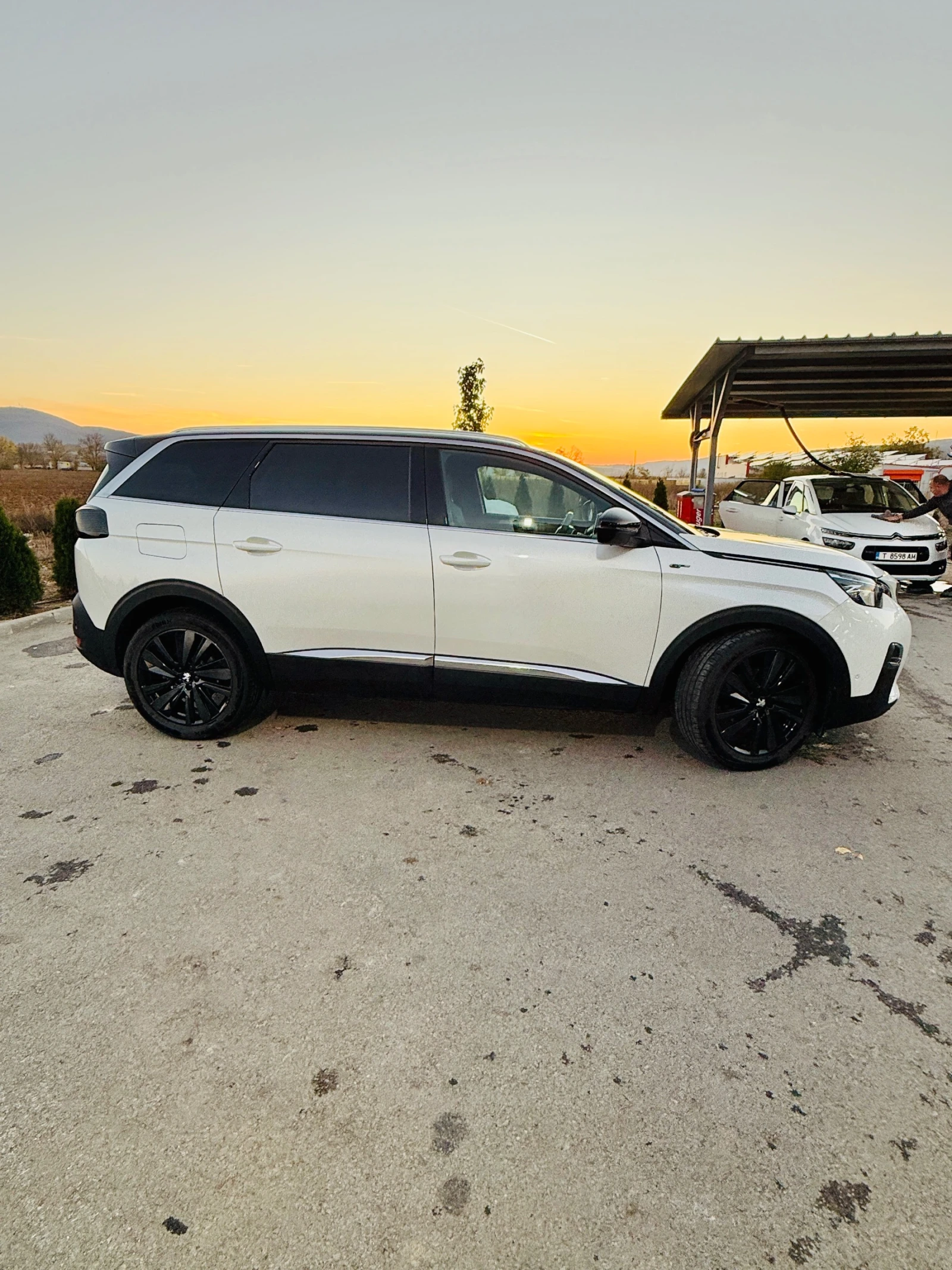 Peugeot 5008 EAT8 GT   Топ състояние, Обслужен!, снимка 2 - Автомобили и джипове - 54376917