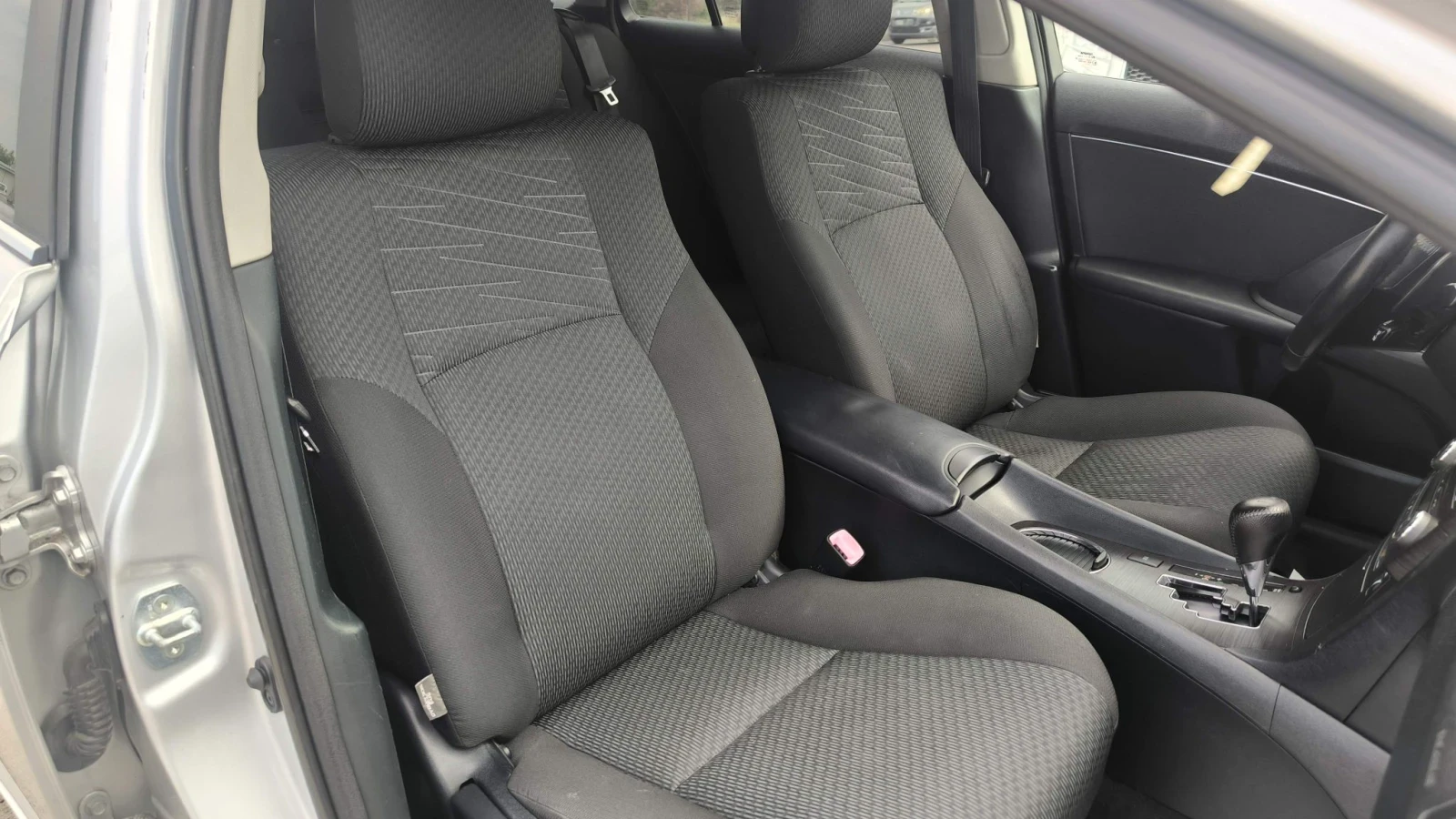 Toyota Avensis 2.0i automatic , снимка 8 - Автомобили и джипове - 55825987