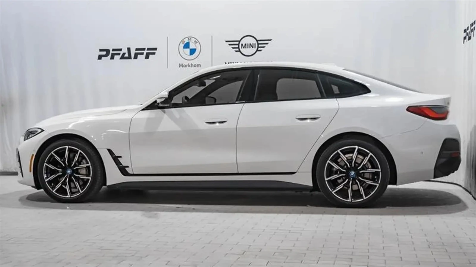 BMW i4 eDrive40* Keyless* НАВИ* ECS, снимка 2 - Автомобили и джипове - 55959155