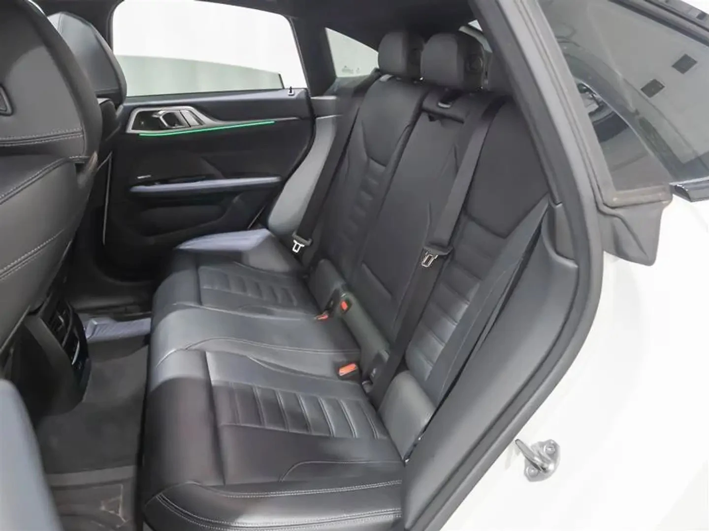 BMW i4 eDrive40* Keyless* НАВИ* ECS, снимка 11 - Автомобили и джипове - 55959155