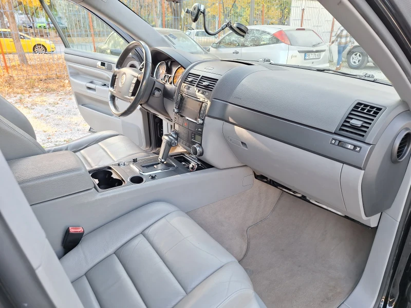 VW Touareg, снимка 11 - Автомобили и джипове - 47927536