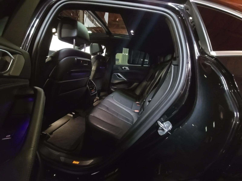 BMW X6 SWAROVSKI* DISTRONIC* HUD* H/K* PANO* AMBI* , снимка 10 - Автомобили и джипове - 53523459