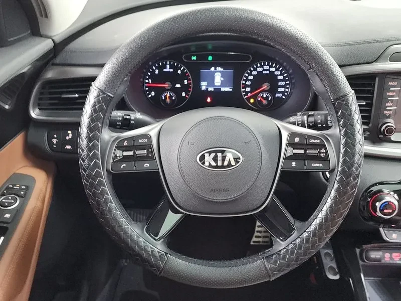 Kia Sorento 2.2 2WD, снимка 13 - Автомобили и джипове - 56360520