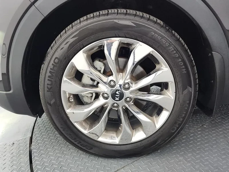 Kia Sorento 2.2 2WD, снимка 5 - Автомобили и джипове - 56360520