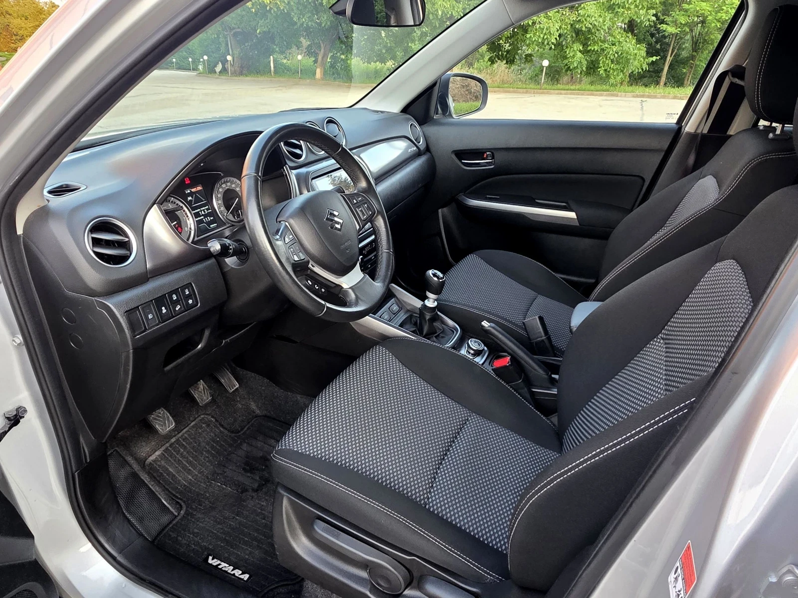 Suzuki Vitara Hybrid, Фейслифт, 4х4, снимка 10 - Автомобили и джипове - 53447096