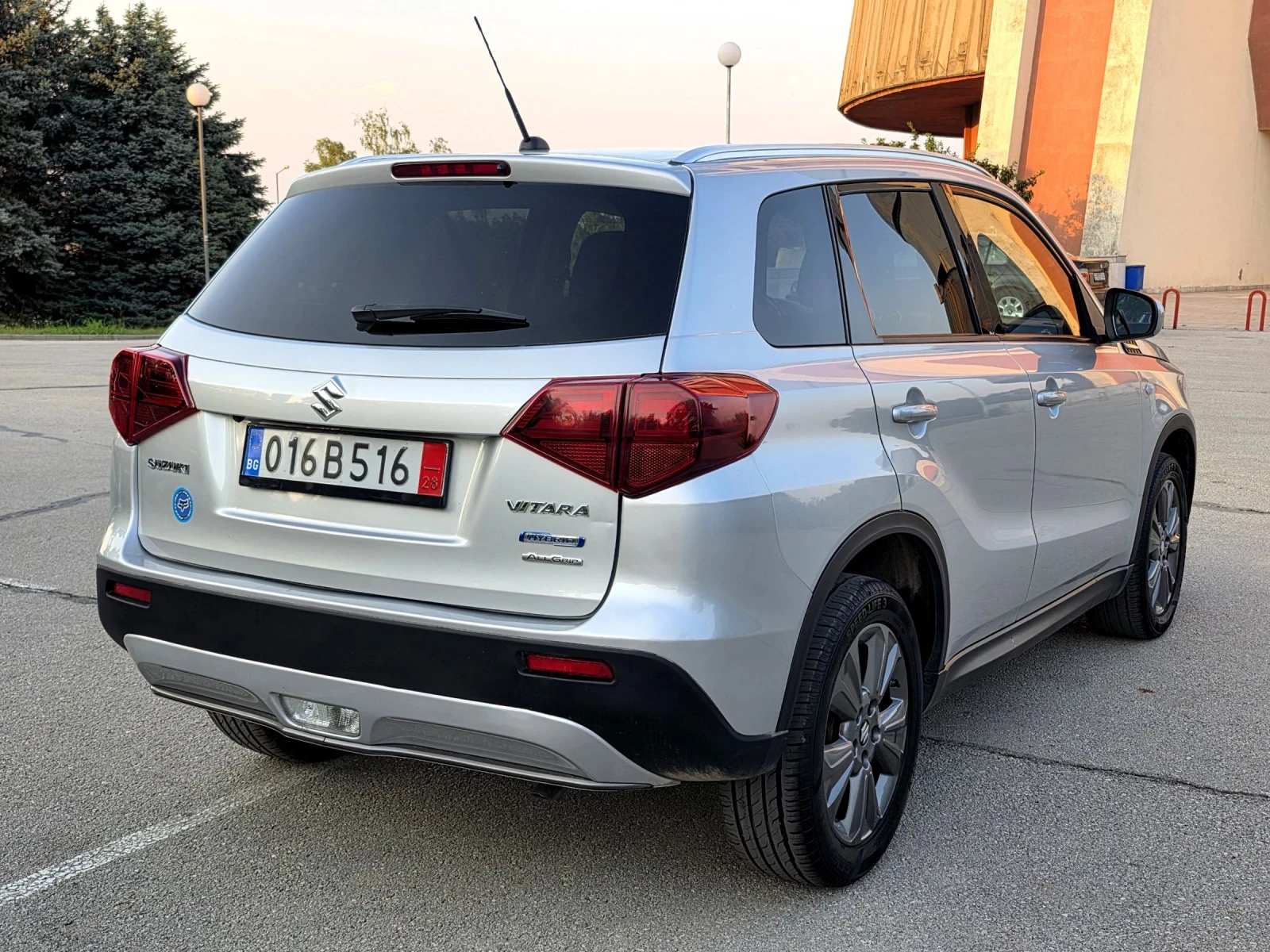Suzuki Vitara Hybrid, Фейслифт, 4х4, снимка 6 - Автомобили и джипове - 53447096