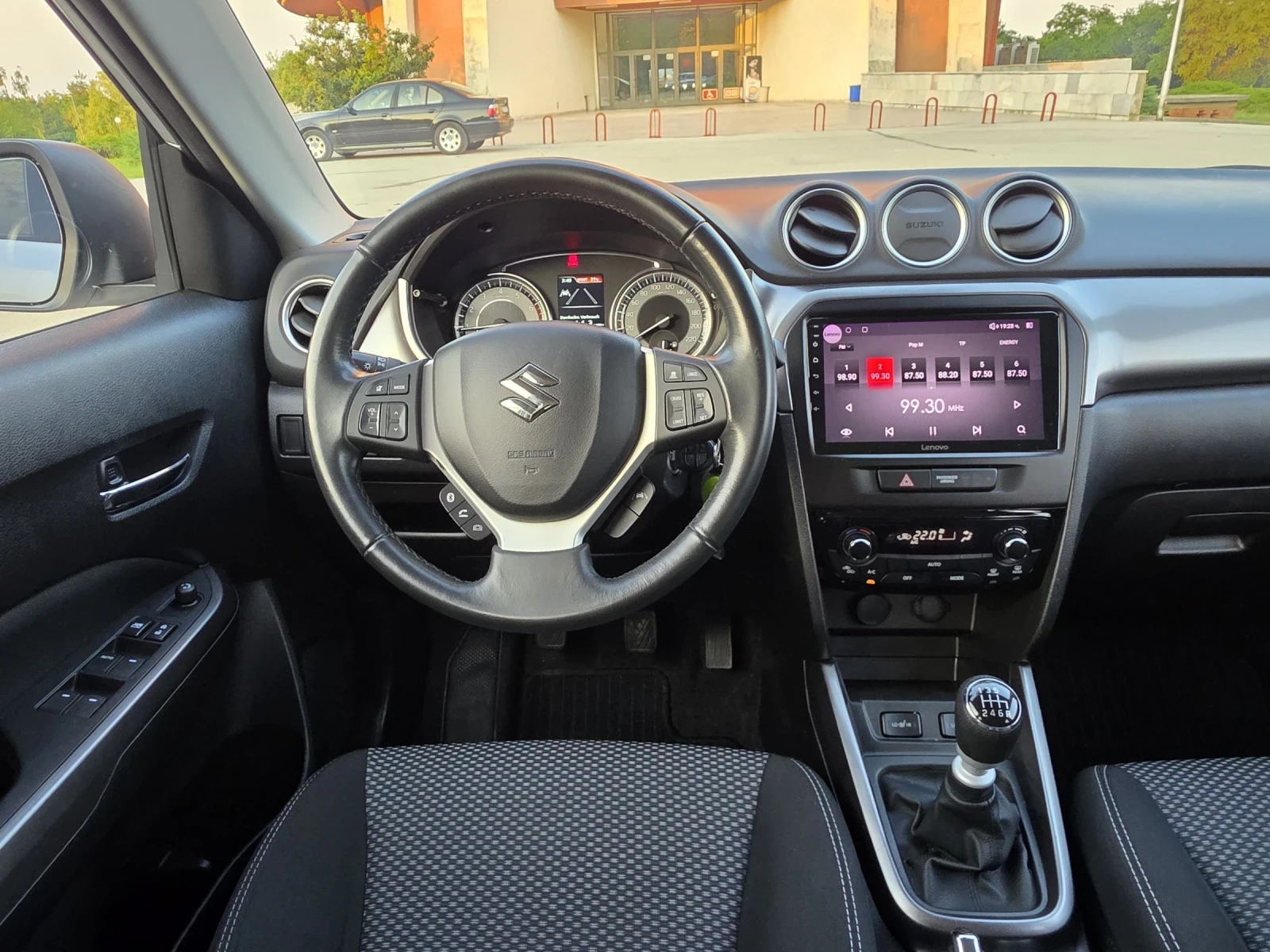 Suzuki Vitara Hybrid, Фейслифт, 4х4, снимка 8 - Автомобили и джипове - 53447096